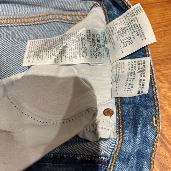 Levi’s Wedgie Straight Jean in Medium blue wash: Size W32 L25 - Picture 9 of 10